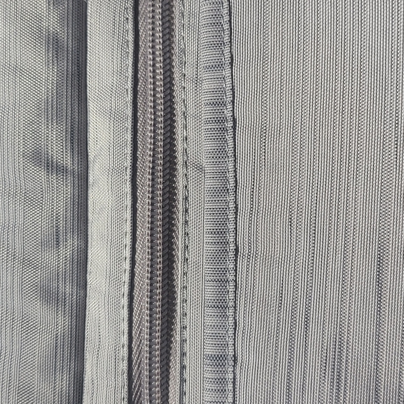 Lug Gray Quilted Messenger Bag with Geometric Design - Picture 5 of 12